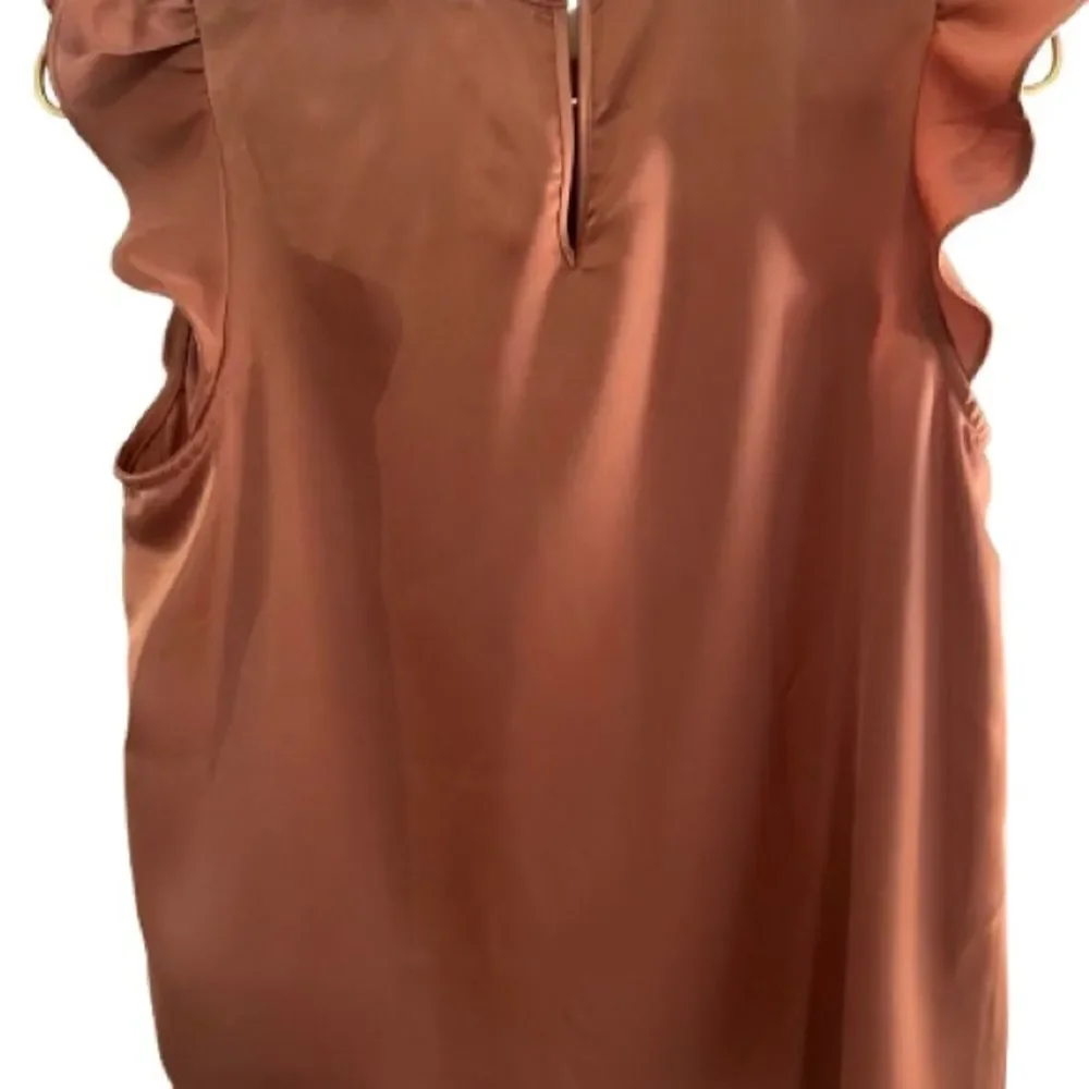 NWT IK Ruffled Sleeveless Blouse